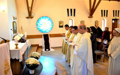 Megújították elköteleződésüket a Nyolc Boldogság Közösség egyházmegyés papi tagjai – A Magyar Kurír beszámolója