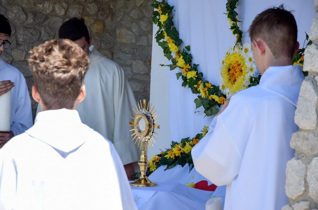 Így ünnepeltük az úrnapi szentmisét és körmenetet a plébánián