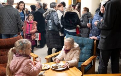 Ünnepi Kávéház a Plébánia 30+1. születésnapi tortájával